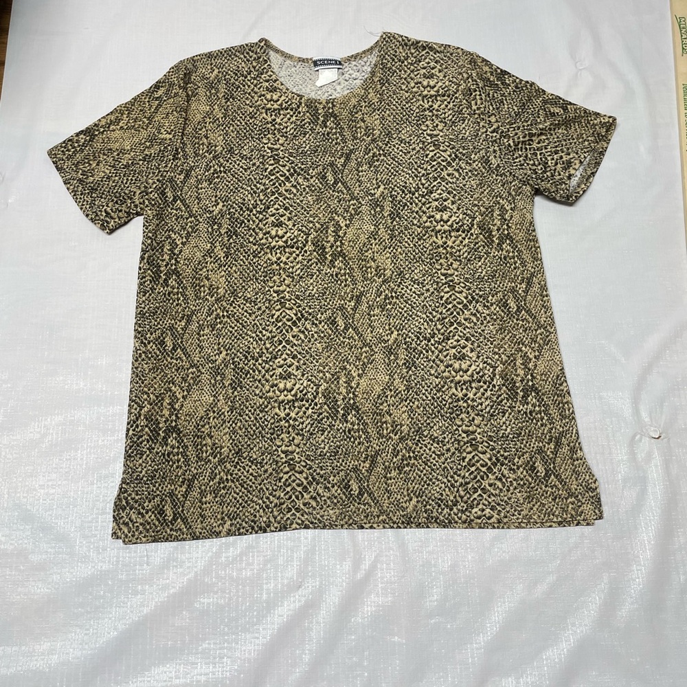Scene Weaver Snake Print Short Sleeve Tee in Tan and Black